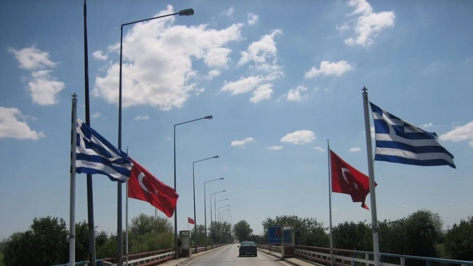 Για κατασκοπεία κατηγορούνται Έλληνας αρχιλοχίας και 25χρονος Άγγλος που τραβούσαν φωτογραφίες στα σύνορα του Έβρου